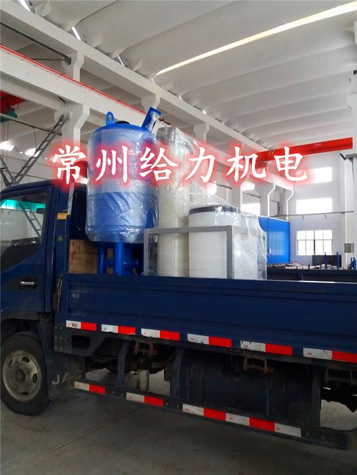 發往寧波的軟水器和溧陽的氣壓罐裝車完畢！