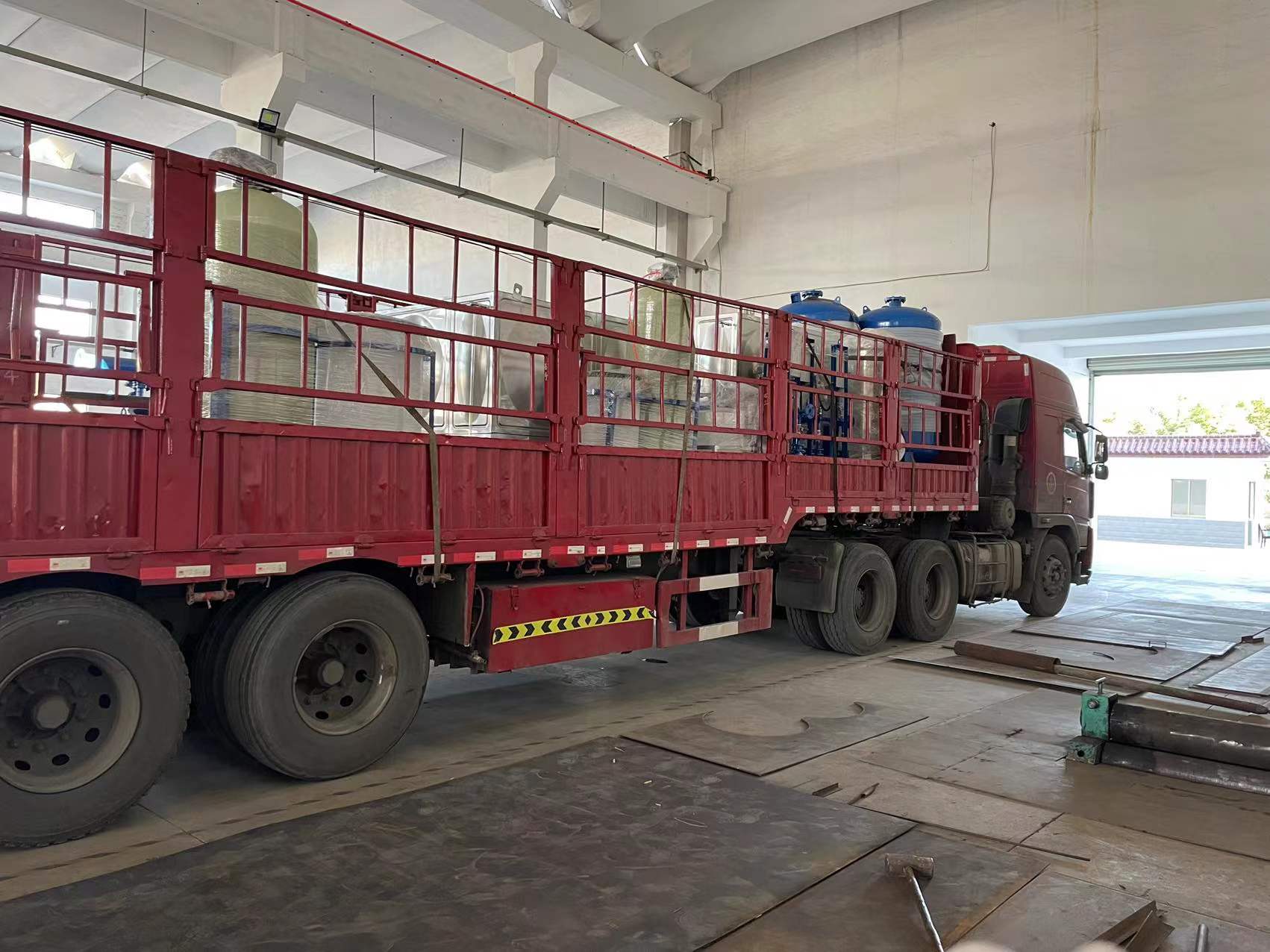 山西陽泉整車發貨全自動軟水器2套，定壓補水機組3套，不銹鋼水箱2個，精密過濾器1臺，全自動加藥裝置1套